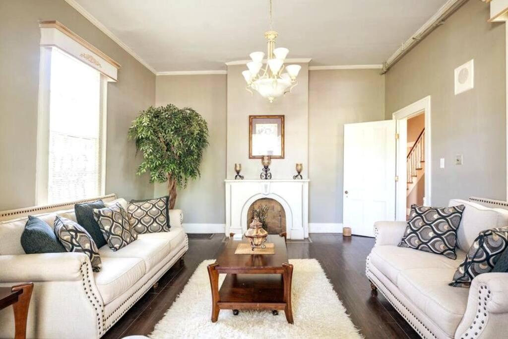 Agatha'S Historic Home Free Parking Wi-Fi Deck 모빌 외부 사진